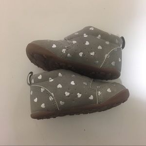 Carters Gray Hearts Velcro Toddler Girls Shoes 4